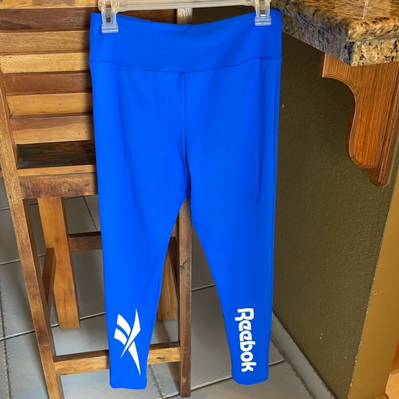 Ladies Reebok Running Outfit - Picture 4 of 7